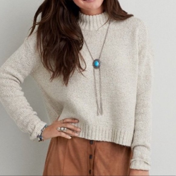 American Eagle Cropped Turtle Neck Sweater Size Small Beige Oatmeal Colour